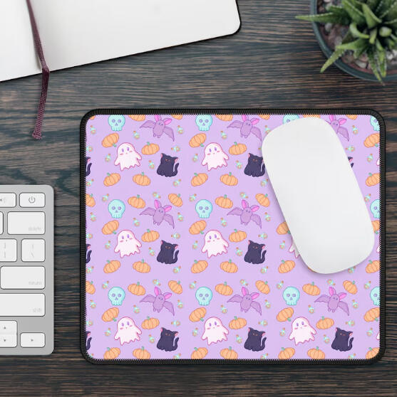 Halloween-Themed Gaming Mouse Pad, Cute Ghosts and Pumpkins, Ideal for Gamers, Spooky Gift for Halloween, Desk Décor